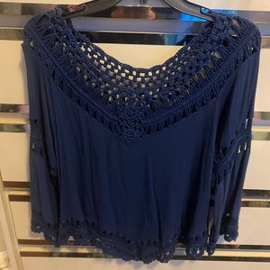 Adorable navy blue top!